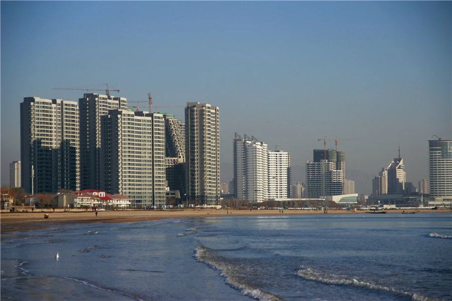 秦皇岛海港区金梦海湾,坐拥一线海景.长长的海岸线,沙细潮平.