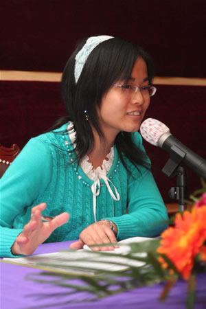 2007年湖南省高考状元现就读于北京大学的李燕,李明同学亲临