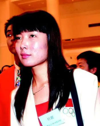 满脸痤疮难遮美丽 冠军杜丽私家照曝光(组图)