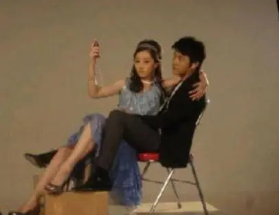 这张男女主角的写真亲密程度不言而喻了,呃,无法点评.