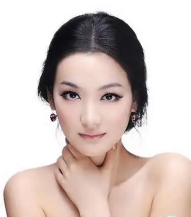方柏霓 于震家庭暴力让她流产 演员方柏霓(原名方芳)近日在微博中爆料