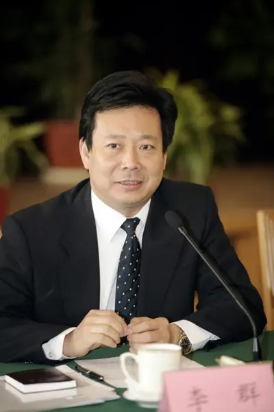 中央批准李群同志任中共青岛市委书记(图)