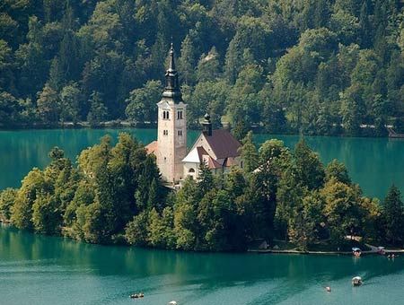 斯洛文尼亞漂亮的布萊德湖小島