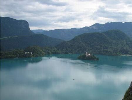 斯洛文尼亞漂亮的布萊德湖小島