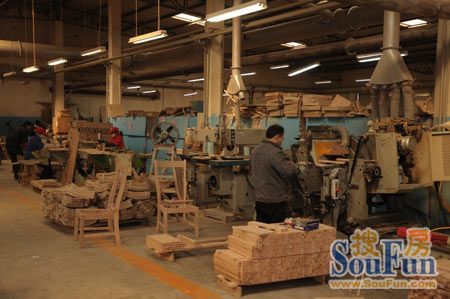 兴京实木家具生产车间 规模巨大的生产力