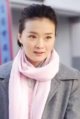有剧组演员笑着说"如今王艳拍戏权当玩票.