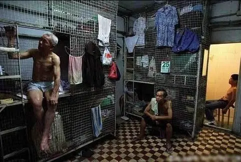 繁华背后:看看香港不为人知的贫民窟生活(图)