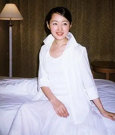 传杨钰莹高身价复出! 曝与男友赖文峰豪宅(图)