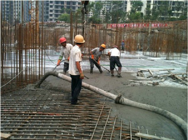 龙湾水岸地下室筏板基础混凝土浇筑现场报道