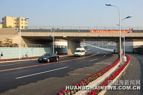 唐山:启新立交桥龙泽路—复兴路通车(图)