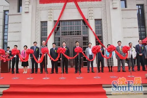 盘锦市政府副市长徐吉生,盘锦市政协副主席李学仁,美国hhcp总裁兼迪拜