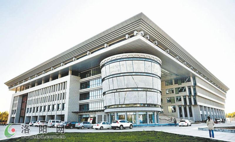 洛阳新区图书馆暨河南科技大学图书信息中心昨日竣工