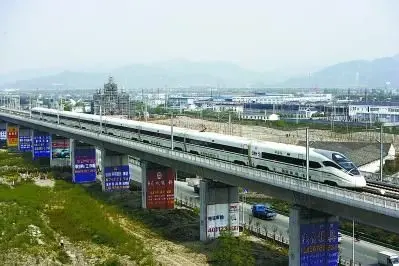 参与此次试跑的两组动车crh380d—6601和crh380d—6602从杭州出发