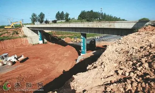 洛伊快速通道与龙缘路交叉口旧桥拆除建新桥
