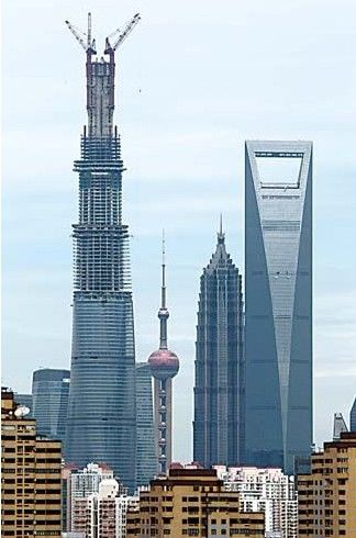 中国高楼封顶 地面裂缝