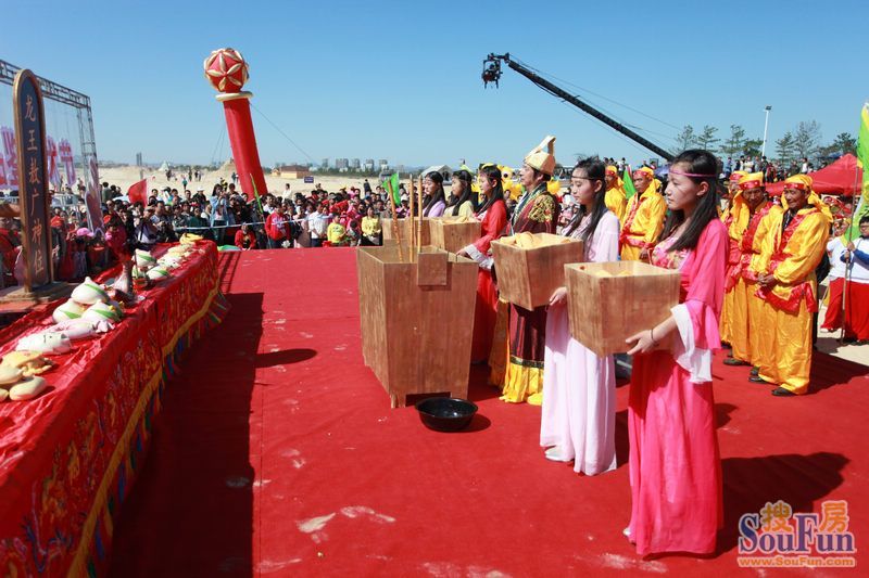 观赏祭海大典感受滨海祈福仪式 开幕仪式结束后,当地渔民举行了盛大的