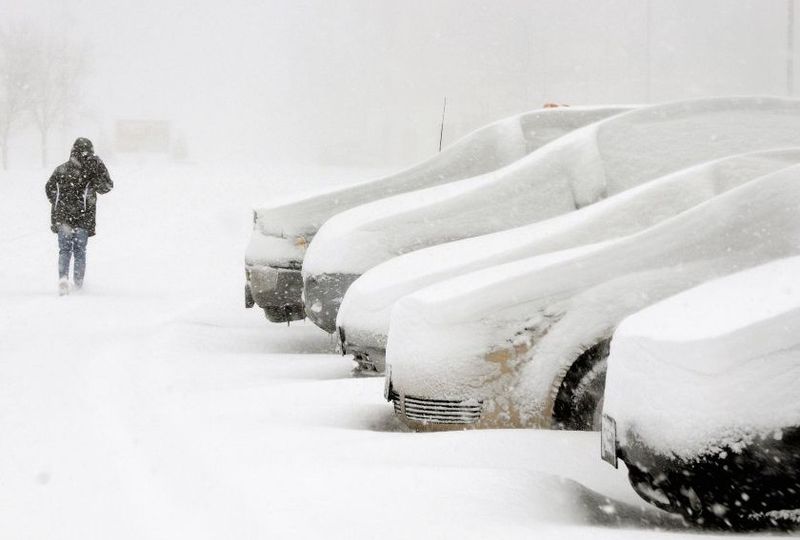 美国遭遇暴风雪数千航班取消机关放假