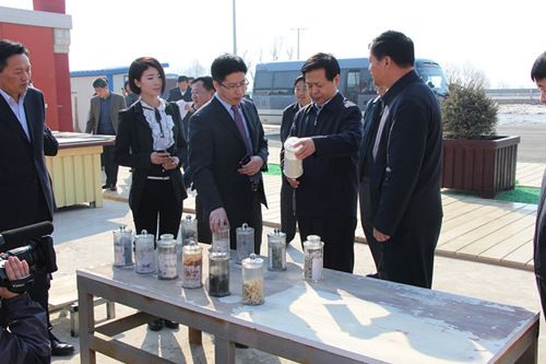 黑龙江省委书记王宪魁了解卓达新材的原料来源和成分配比