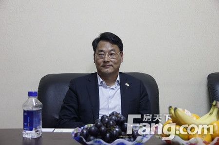 绿地集团西南事业部副总经理,贵阳公司总经理李光辉正在房天下记者的