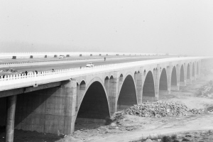 气势磅礴的新城大道滹沱河大桥