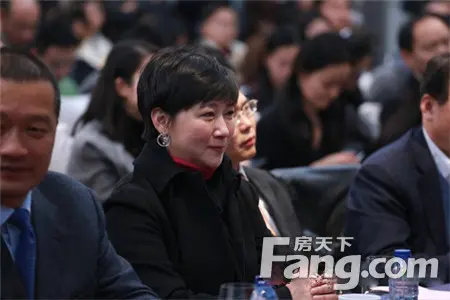 宋卫平妻子夏一波在绿城和中交集团签约现场