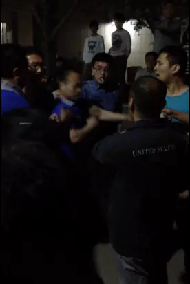 【纠纷】威达百合花园业主与物业半夜聚众打架!