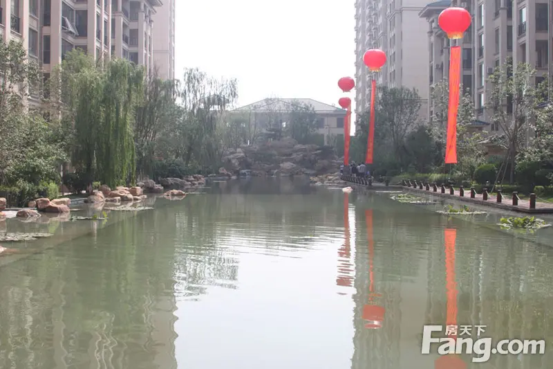 美丽的天山熙湖小区