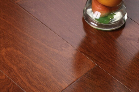 橡木纯实木地板价格是多少钱?橡木纯实木地板的优缺点都包括哪些?
