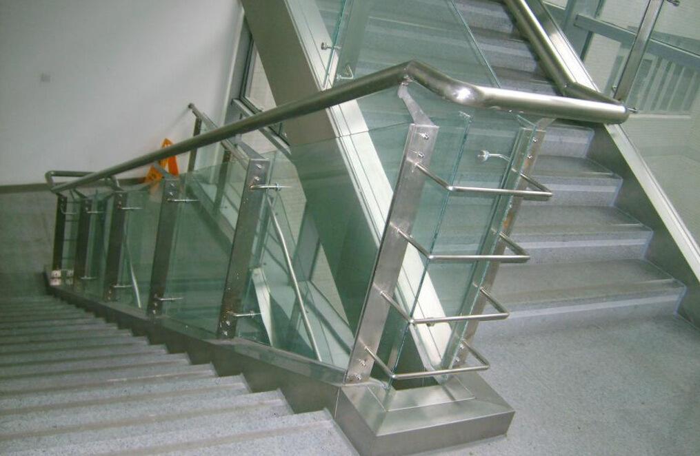 安装楼梯扶手的步骤是什么 楼梯扶手的种类有哪些