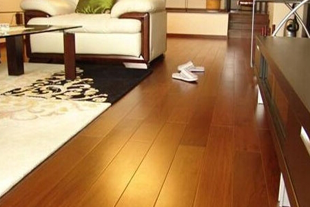 实木地板与强化地板的区别是什么?地板购买需要注意的问题都包括哪些?