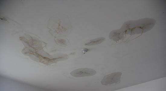 屋顶漏水自己怎么处理？屋顶漏水的原因？