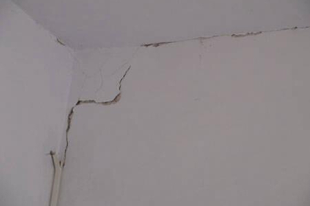 房屋裂缝的原因是什么？房屋裂缝该怎么进行处理？