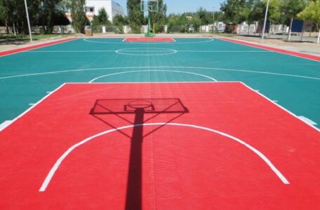 篮球场地坪漆价格？篮球场地坪漆污渍应怎样清洁？