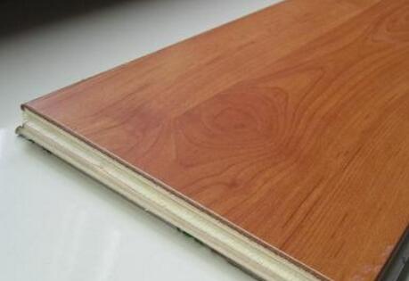 实木复合地板与实木地板哪个好？实木复合地板使用时间是多长？