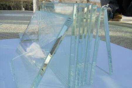 如何分辨钢化玻璃和普通玻璃？钢化玻璃有什么特点？