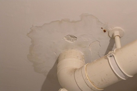 卫生间漏水如何修补？卫生间房顶漏水修补材料？