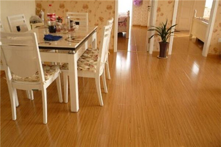 铺地板多少钱一平米？怎样选择木地板？