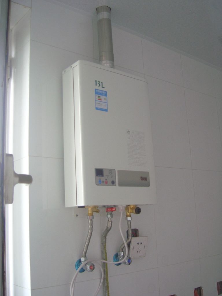 燃气热水器容量多少升合适？难怪你家热水器出水量小！