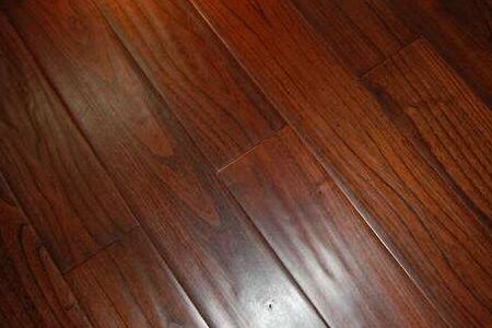 木地板实木的好还是复合的好？实木地板什么材质的好？