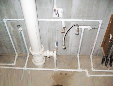1,在安装下水管道前首先要检查水管及连接配件是否有破损,裂纹等现象