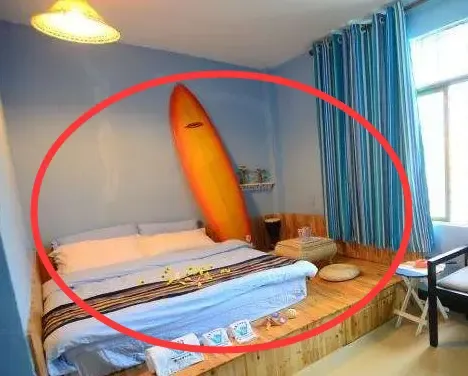 卧室万万别把榻榻米当床使用，我家当初不听劝，入住一年就得拆掉