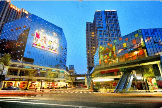 龙湖·时代天街,坐拥约7万m²天街购物中心,3年的悉心运营