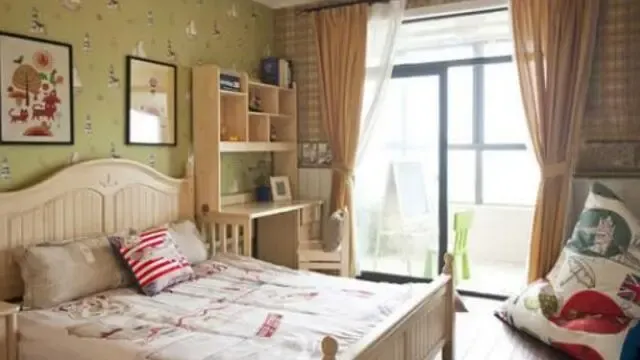 卧室带阳台的几种装修方法,霸气外露!