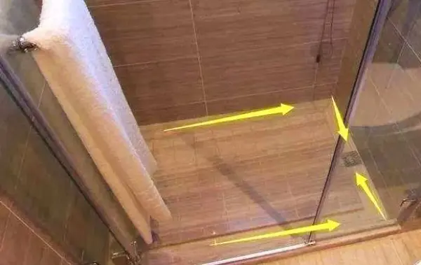 卫生间可不可以在瓷砖下挖小槽走洗澡水