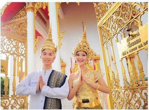 泰国是一个礼仪之邦,被誉为"微笑的国度".