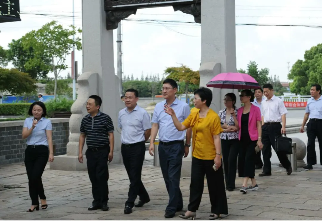 浏河镇与嘉定区华亭镇签订一体化发展战略协议