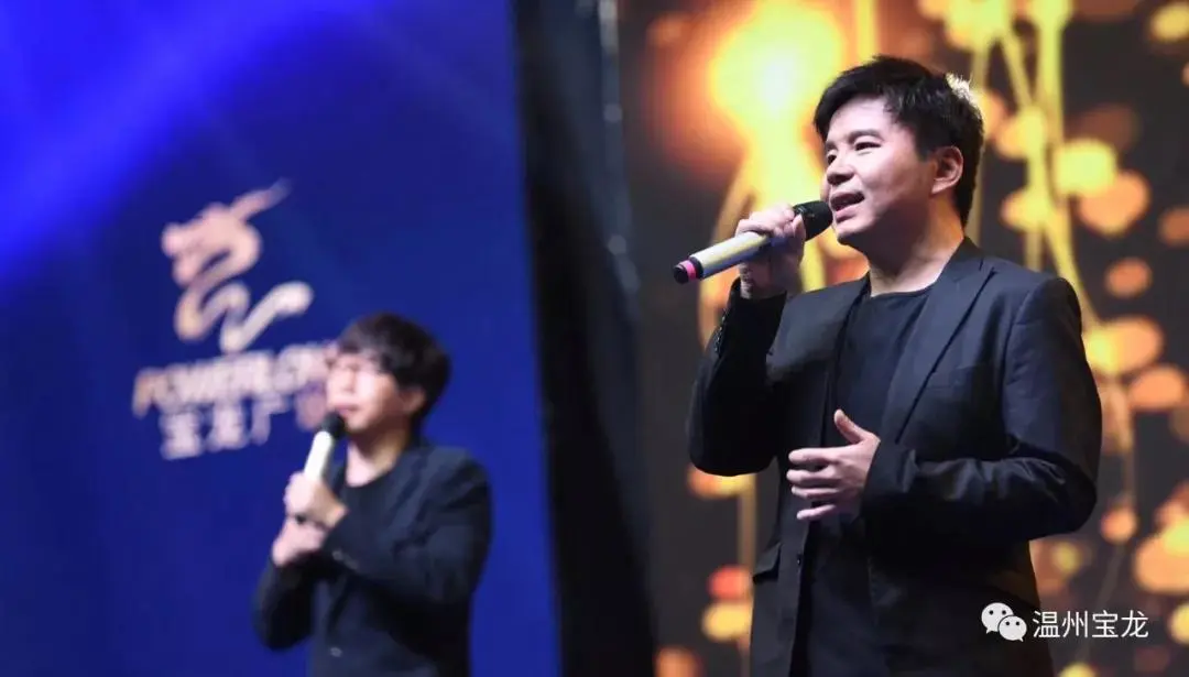 歌手叶子,杭州kiss舞团表演,快乐男声温州赛区冠军歌手阿峰依次登场