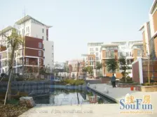 翡翠郡南区精装+三居两卫+地下室+车位+小区中间位置!