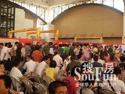 唐山万达广场3室2厅1卫南北朝向2200.00元/月出租