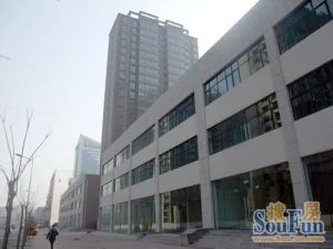 南昌路中弘名都城精装两室带顶楼花园看房方便